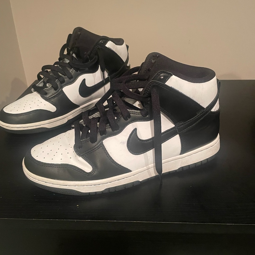 Nike Men's Black and White Sneakers